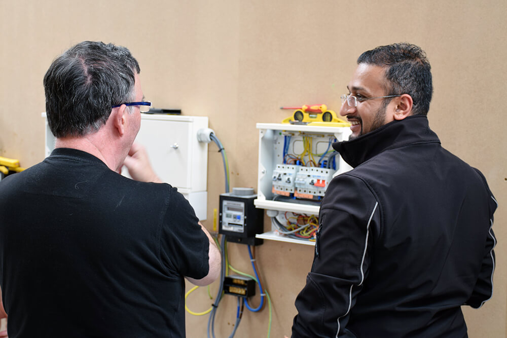 experience week - practical training with electrician courses 4u