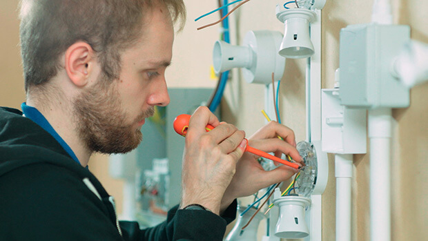 Benefits of choosing Electrician Courses 4U